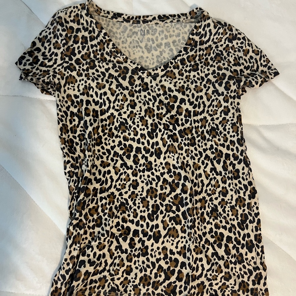 GAP Leopard Print Short Sleeve Top